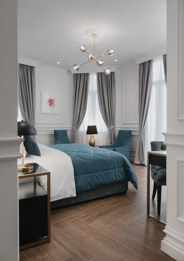 Corner Suite